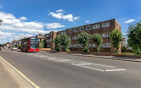 A Stunning Flat In London, Gants Hill